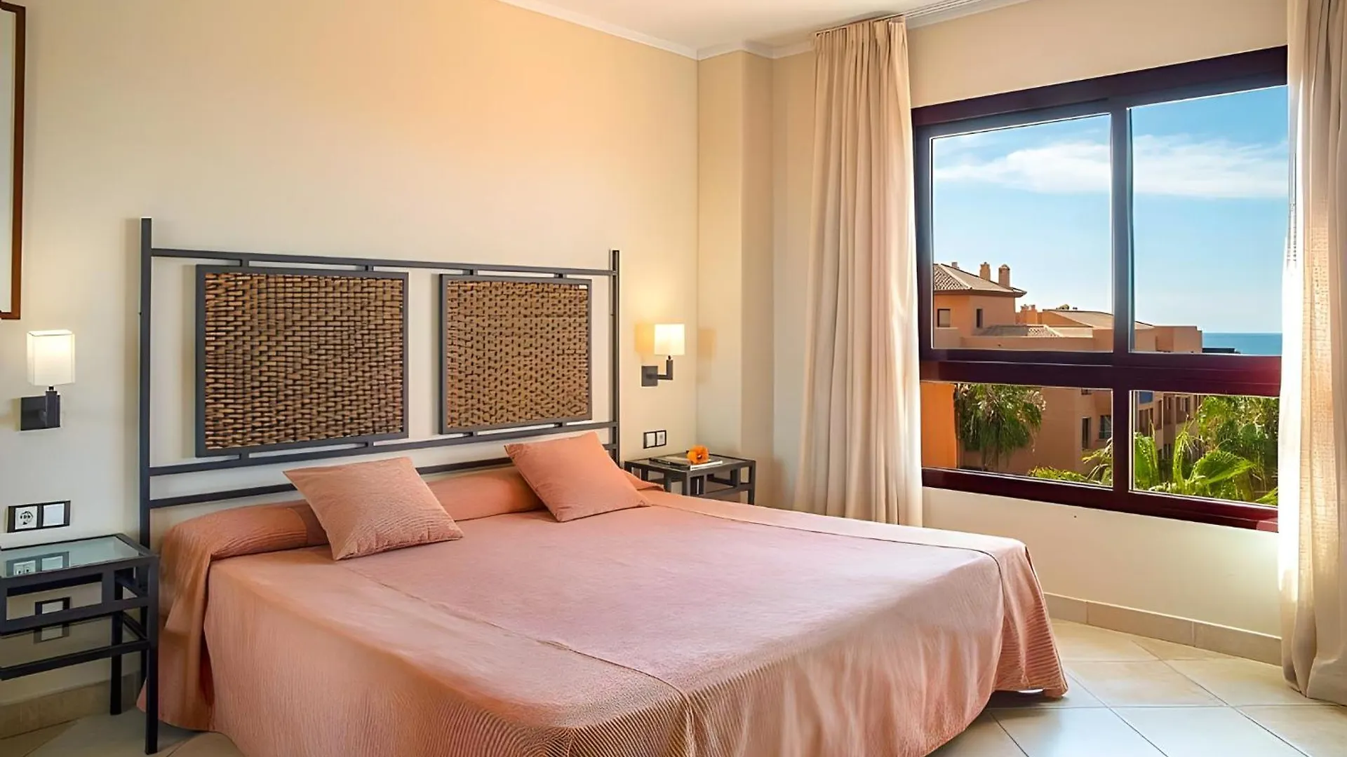 Bakour Costa Del Sol Hotel Estepona 4*,